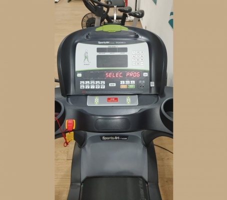 LOTE EQUIPAMIENTO Y MÁQUINAS DE OCASIÓN VARIADO CENTRO DE ENTRENAMIENTO.